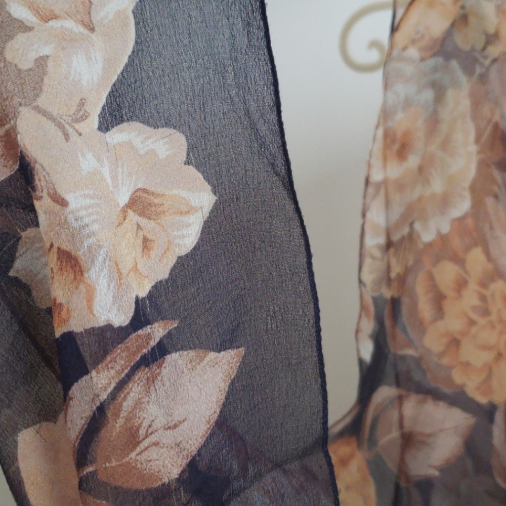 Silk Navy floral scarf - Picture 3 of 5
